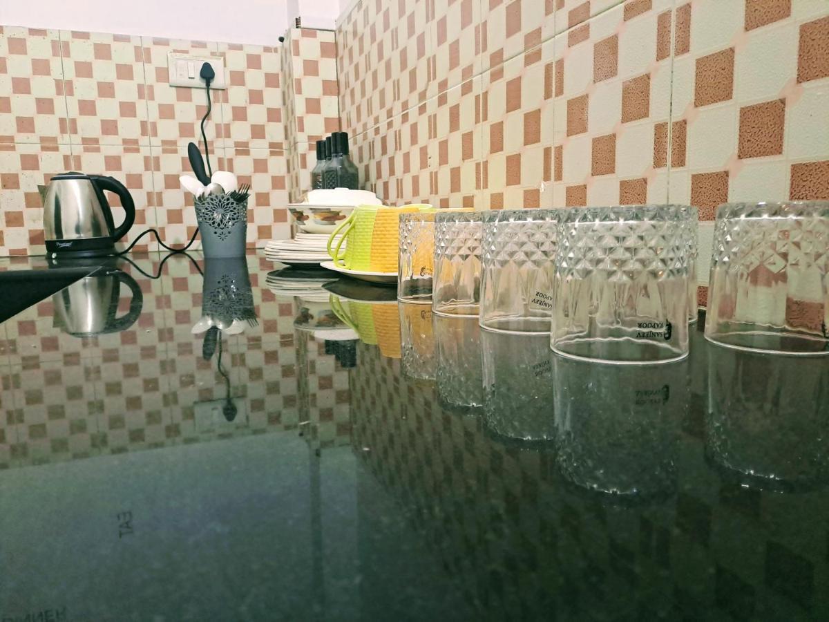 Strawberry Swing Homestay Guwahati Bagian luar foto