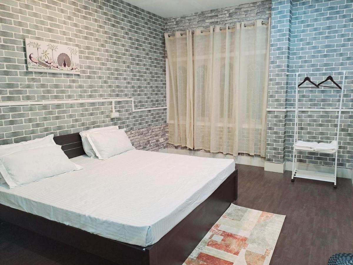 Strawberry Swing Homestay Guwahati Bagian luar foto