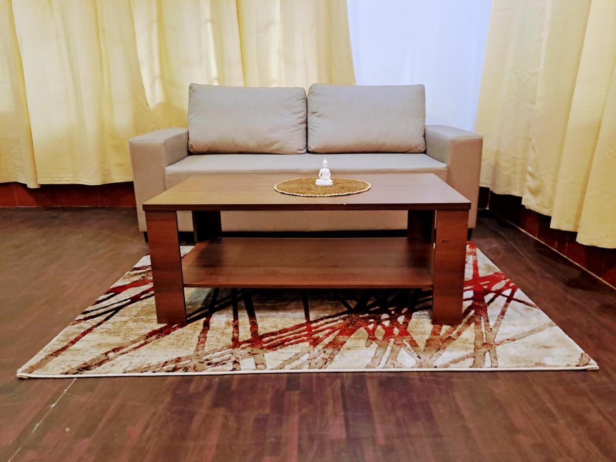Strawberry Swing Homestay Guwahati Bagian luar foto