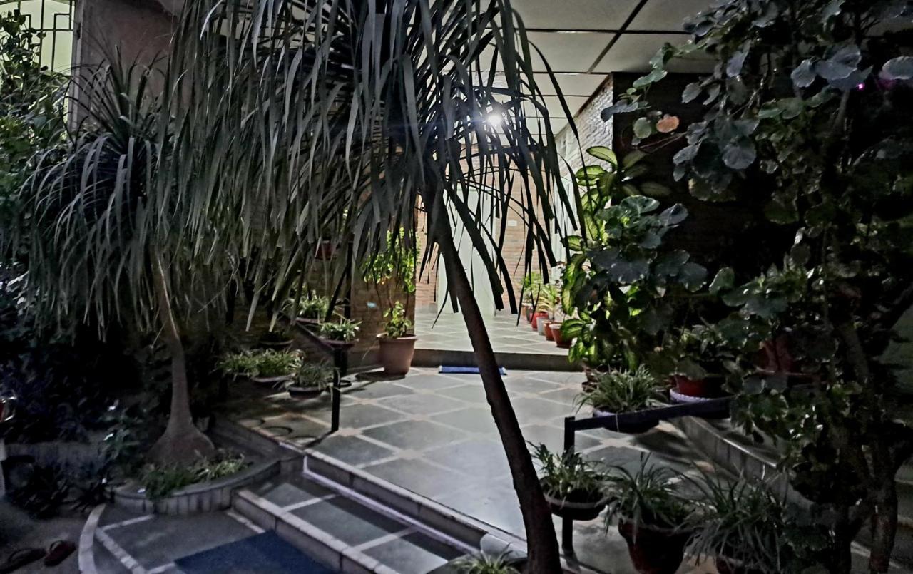 Strawberry Swing Homestay Guwahati Bagian luar foto