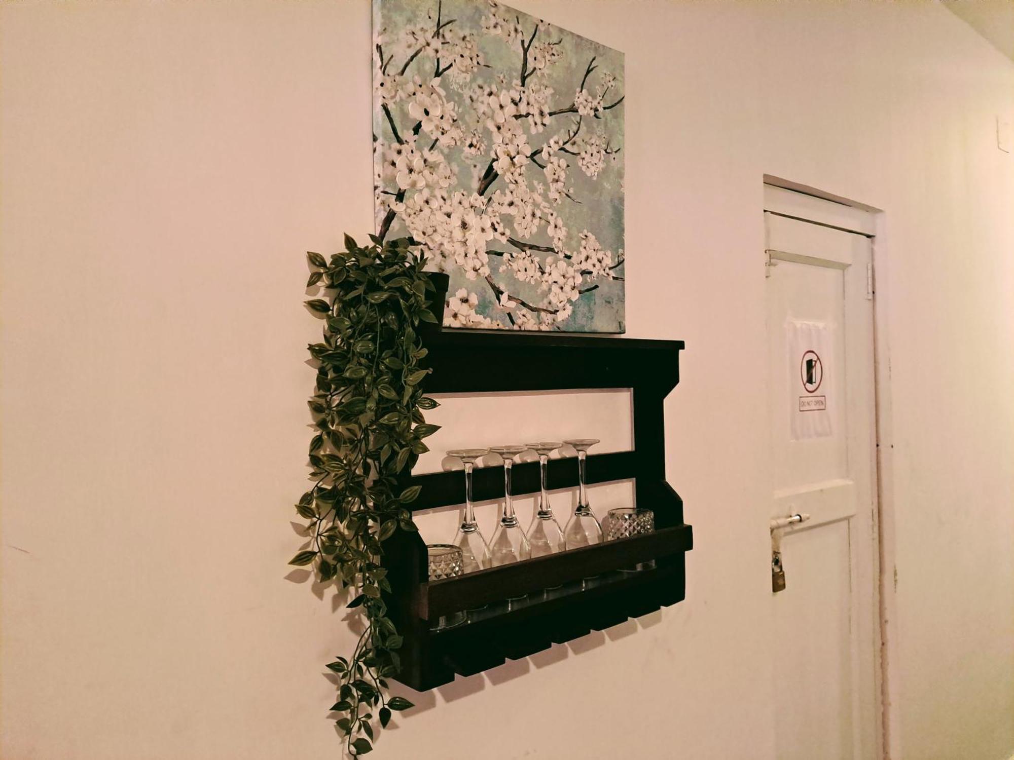 Strawberry Swing Homestay Guwahati Bagian luar foto